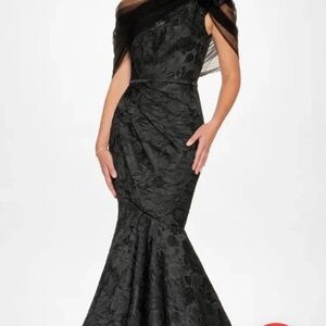 Elegant Black One-Shoulder Evening Gown